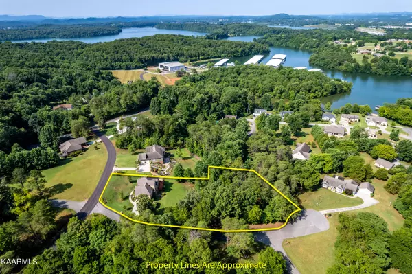 Maryville, TN 37801,1211 Apache Drive Drive