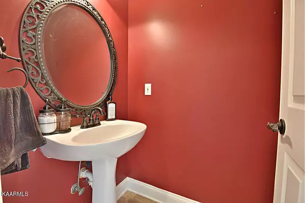 Clinton, TN 37716,140 Elizabethton Way