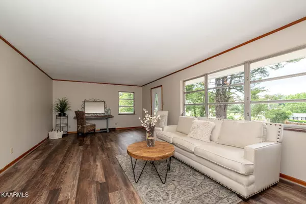 Maryville, TN 37804,2556 Sevierville Rd