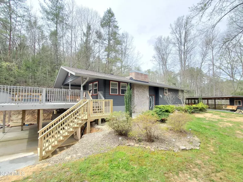 893 Glades Rd, Gatlinburg, TN 37738