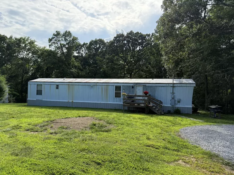 527 E Little Richland Rd, Waverly, TN 37185