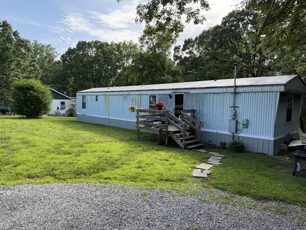 Waverly, TN 37185,527 E Little Richland Rd