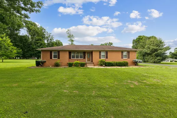 1200 Sullivan Dr, Lafayette, TN 37083