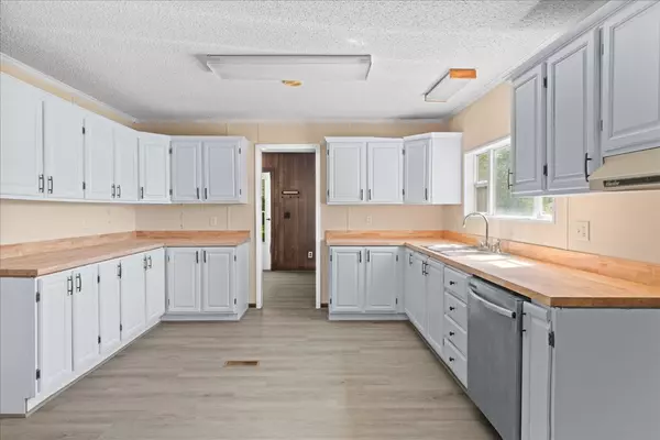 Tennessee Ridge, TN 37178,95 Brown Cemetery Ln