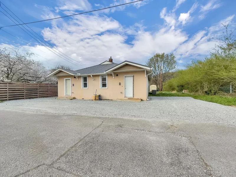 109 Daniel St, Waverly, TN 37185