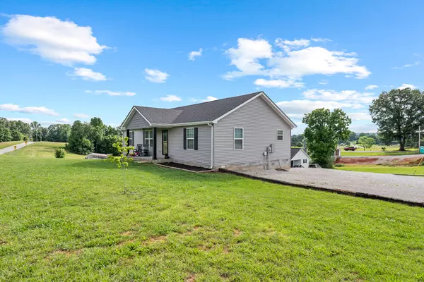 1310 Ray Broyles Rd, Sparta, TN 38583
