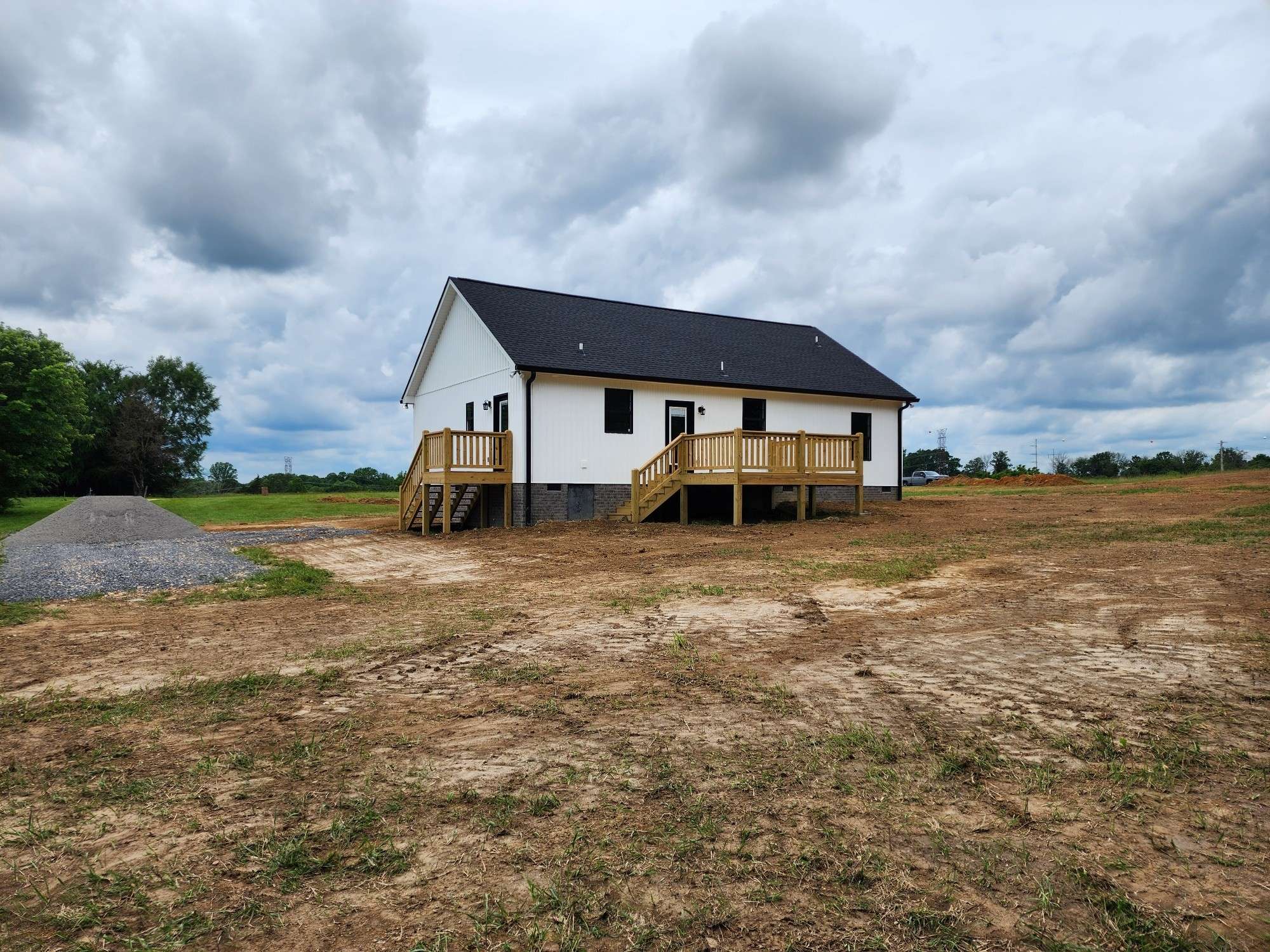 Lafayette, TN 37083,512 Pleasant Hill Rd