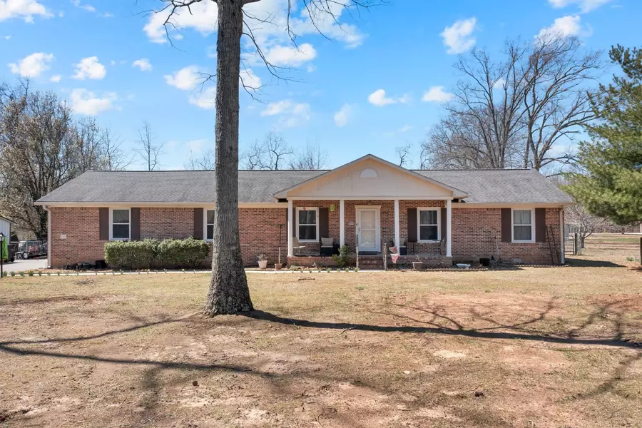 203 Larkway Dr, Tullahoma, TN 37388