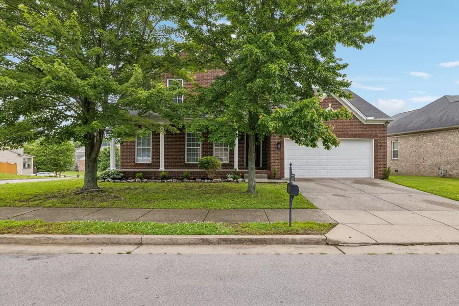 6443 Sunnywood Dr, Antioch, TN 37013