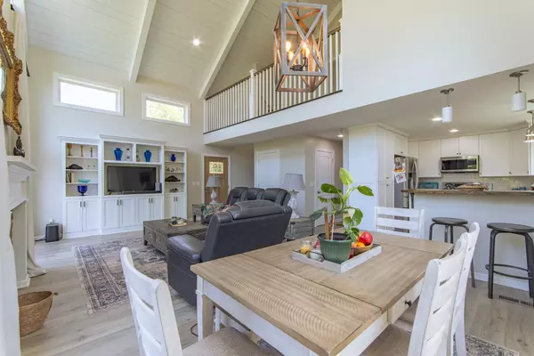 Lobelville, TN 37097,4042 Jones Hollow Rd