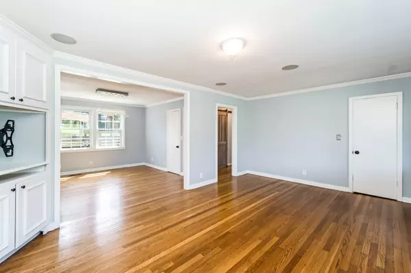 Nashville, TN 37205,832 Brook Hollow Rd