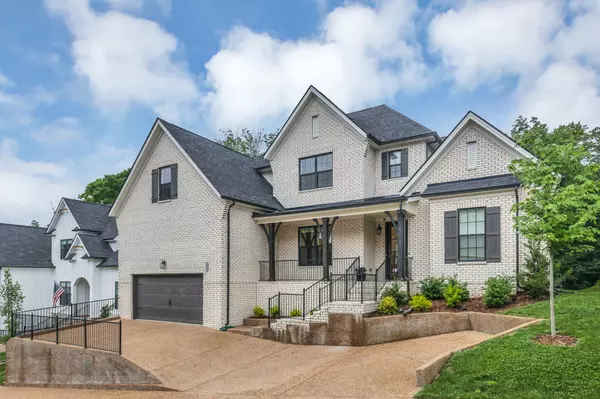 8040 Still Spring Ridge Dr, Nashville, TN 37221