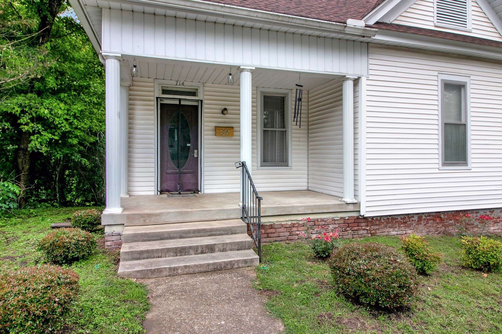 Paris, TN 38242,714 N Poplar St