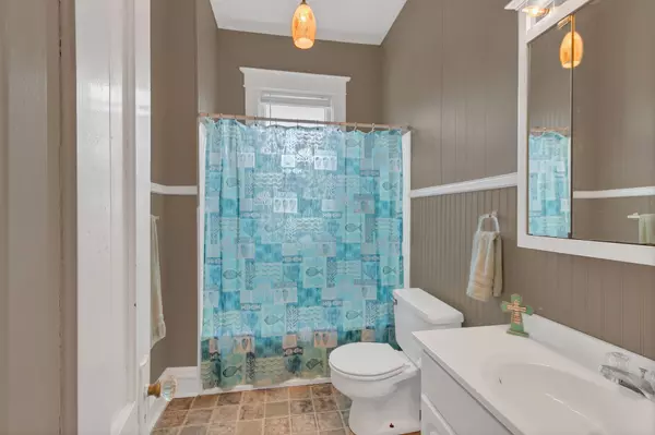 Paris, TN 38242,714 N Poplar St