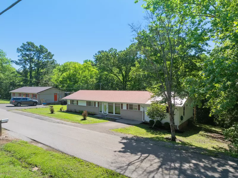 53 Elm St, Decaturville, TN 38329