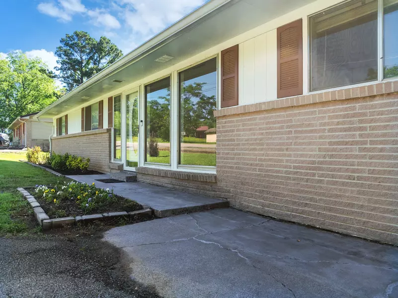 53 Elm St, Decaturville, TN 38329