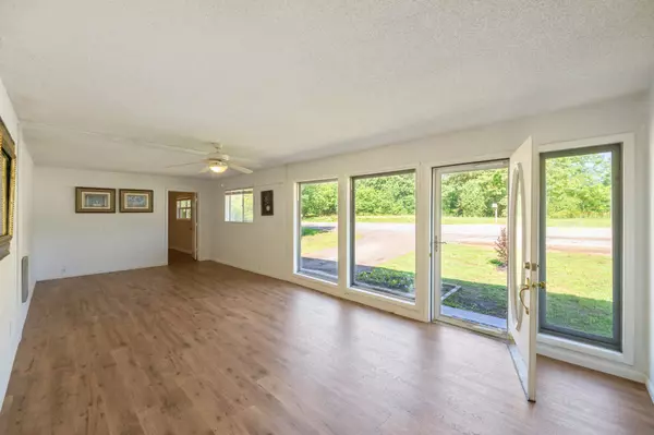 Decaturville, TN 38329,53 Elm St