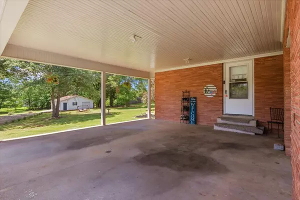 Bruceton, TN 38317,210 Lankford St