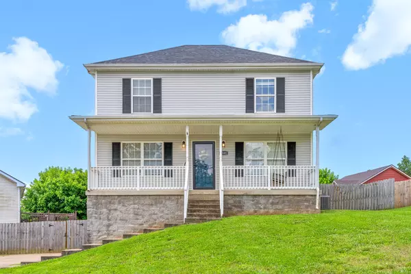 1102 Gunpoint Dr, Clarksville, TN 37042