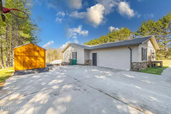 Lenoir City, TN 37772,670 Manning Private Lane