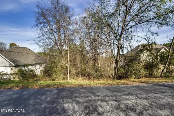 Loudon, TN 37774,306 Awohili Lane