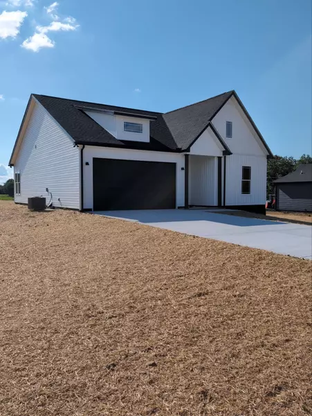 1095 Arch Cope Rd, Morrison, TN 37357