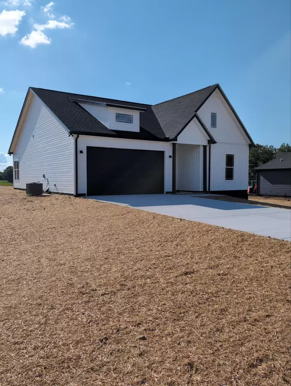 1095 Arch Cope Rd, Morrison, TN 37357