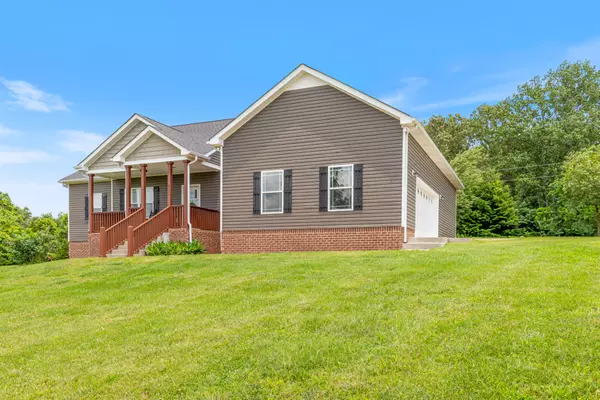 Charlotte, TN 37036,917 Shelton Rd