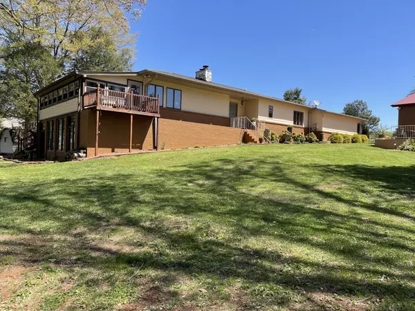 Winchester, TN 37398,464 Loop Dr