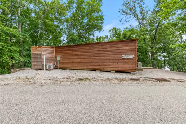 Linden, TN 37096,4053 Deer Creek Rd