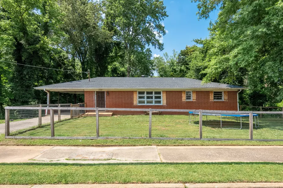 29525 Broad St, Hollow Rock, TN 38342