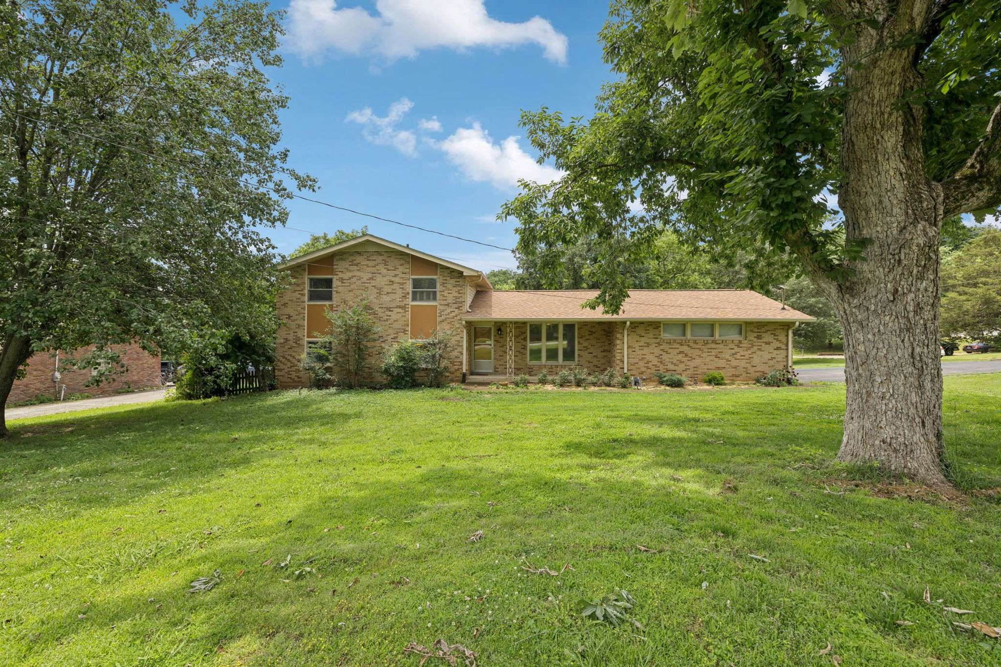 Hendersonville, TN 37075,230 Riverwood Dr