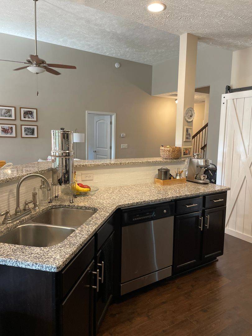 Adams, TN 37010,987 Promenade Dr