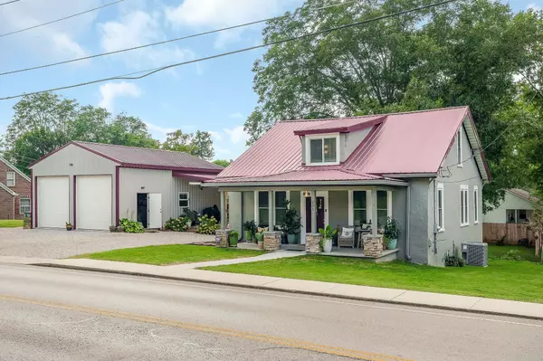 231 S Young St, Sparta, TN 38583