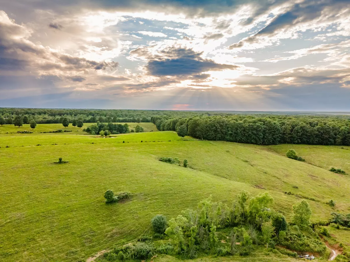 Lawrenceburg, TN 38464,331 Christopher Ln
