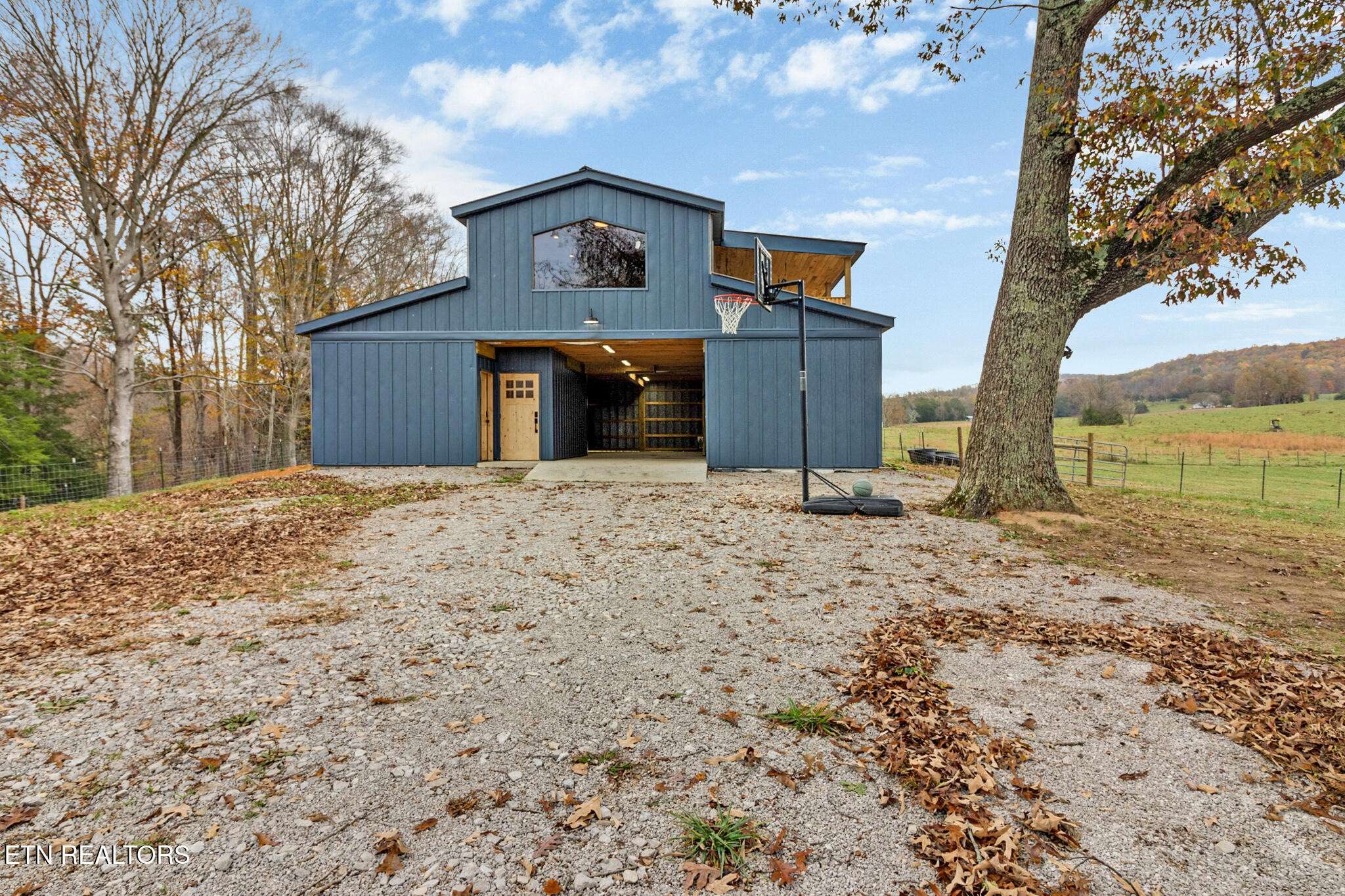 8225 Red Hill Rd, Pall Mall, TN 38577