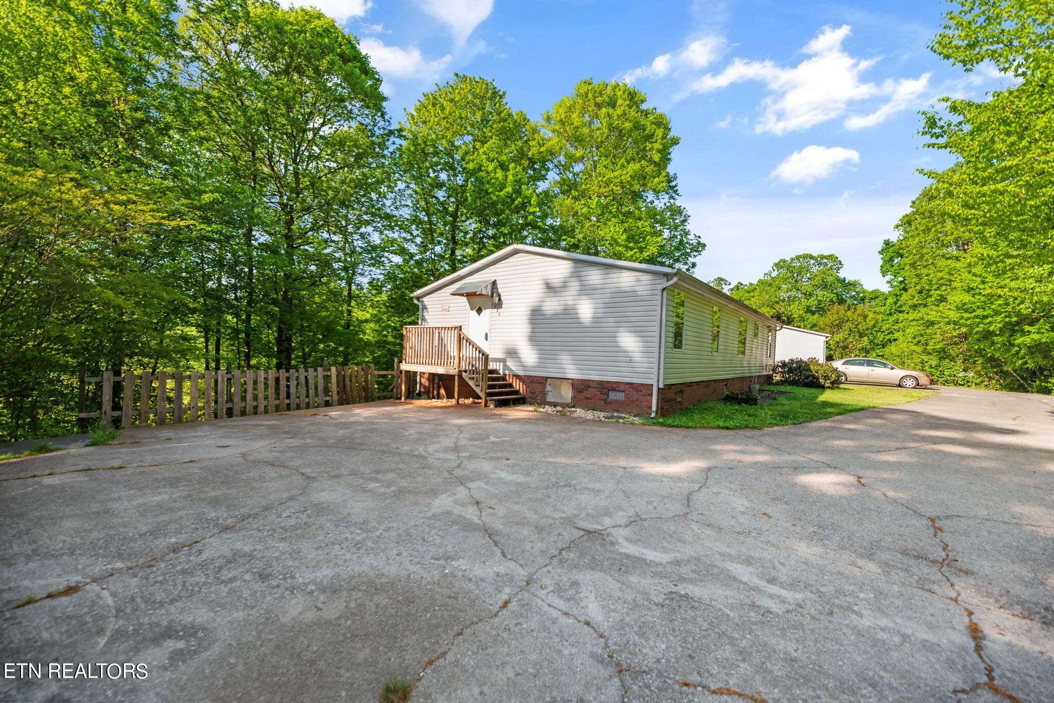 Clinton, TN 37716,180 Cutters Lane