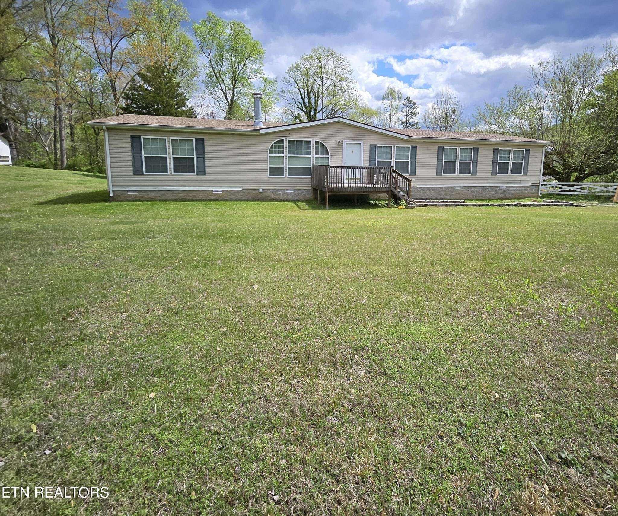 275 Ollis Rd, Oliver Springs, TN 37840