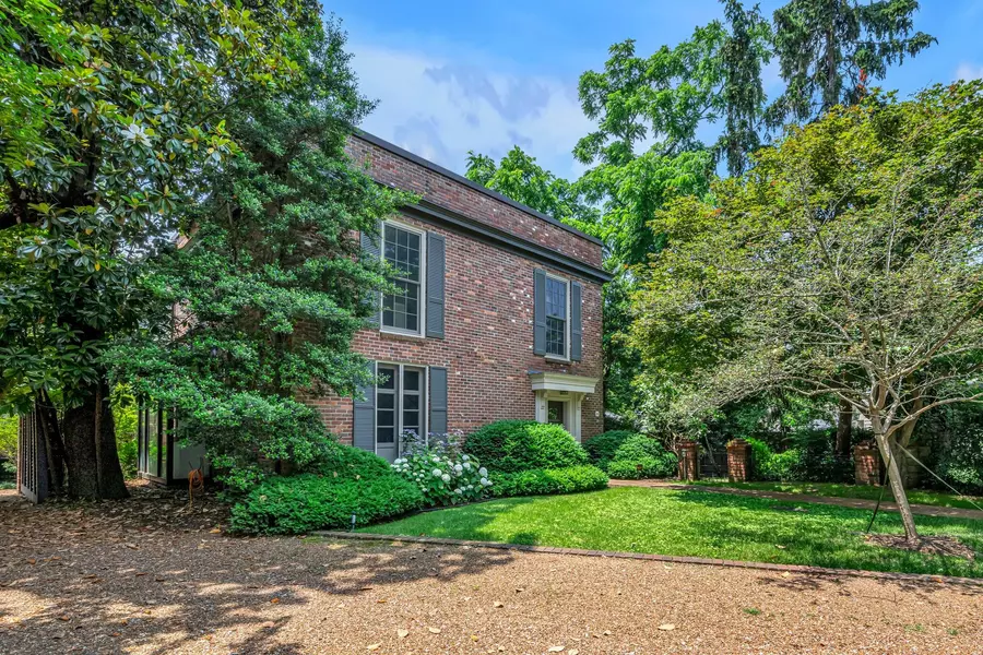 9 Peach Blossom Sq, Nashville, TN 37205