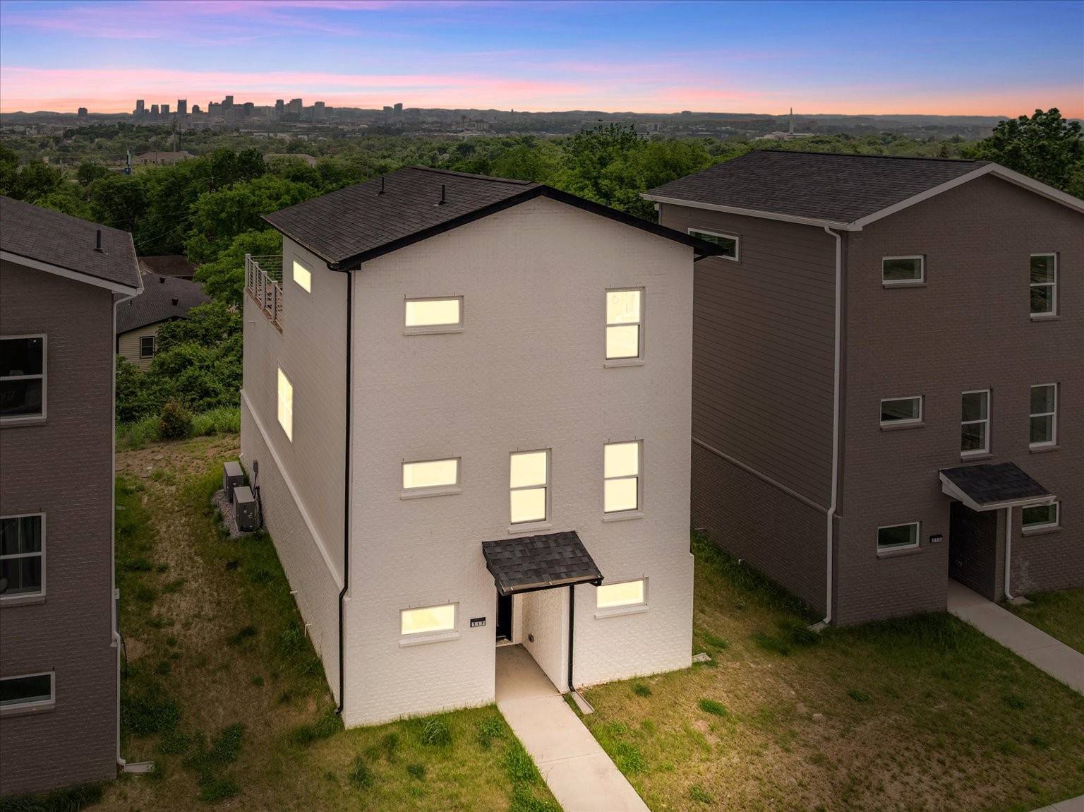 1241 North Avondale Cir, Nashville, TN 37207