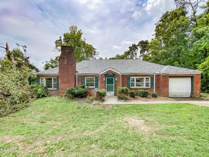 321 Goans Ave, Clinton, TN 37716
