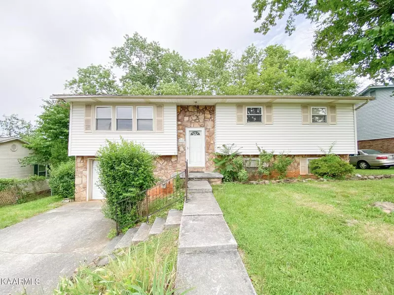 712 Providence Rd, Maryville, TN 37804