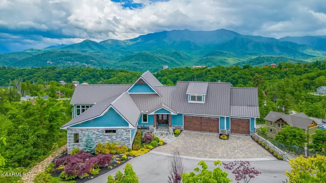 945 Wiley Oakley Drive, Gatlinburg, TN 37738