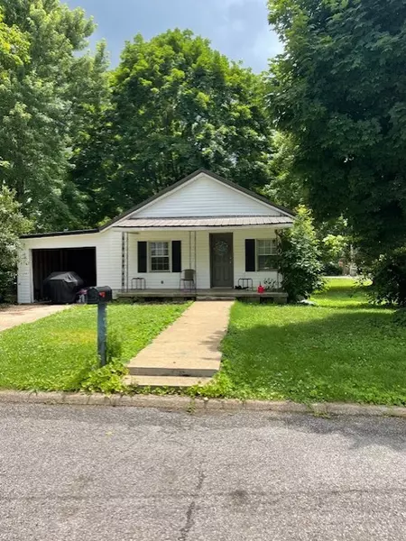 419 Palmer St, Lawrenceburg, TN 38464