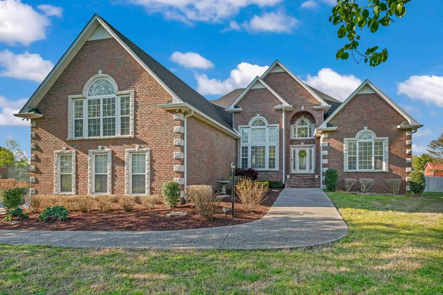 842 Shun Pike, Cottontown, TN 37048