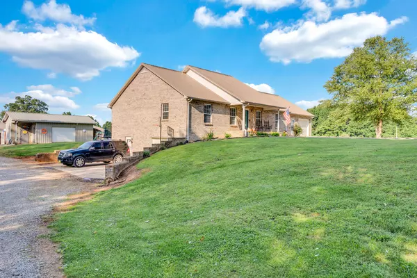 Sparta, TN 38583,887 Ray Cemetery Rd