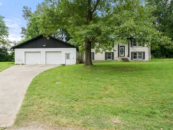 Charlotte, TN 37036,216 Park Circle Dr #W