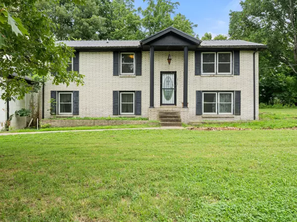 Charlotte, TN 37036,216 Park Circle Dr #W