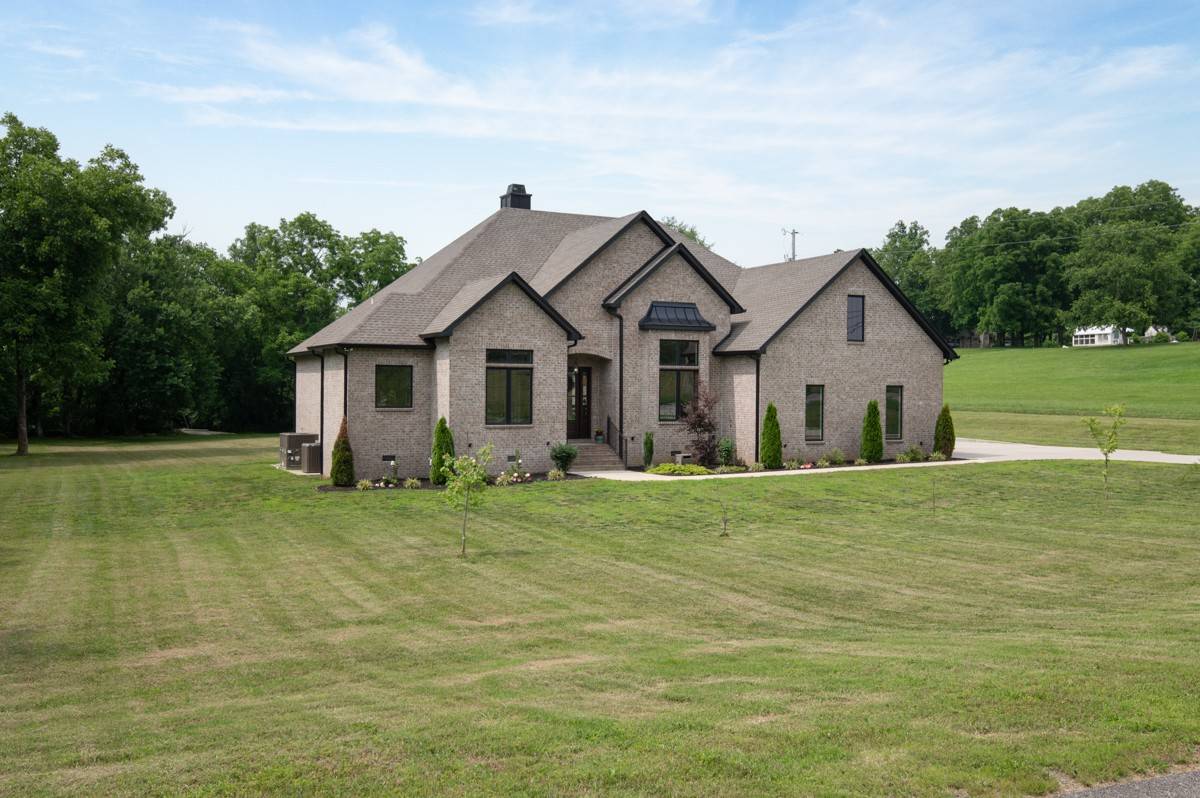 Gallatin, TN 37066,104 Branham Mill Rd