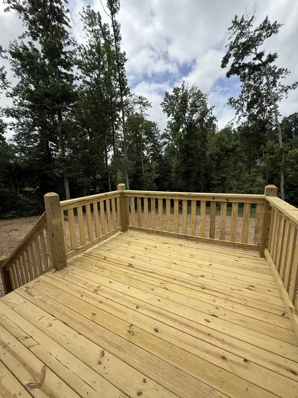 Red Boiling Springs, TN 37150,262 Virgil Deckard Road